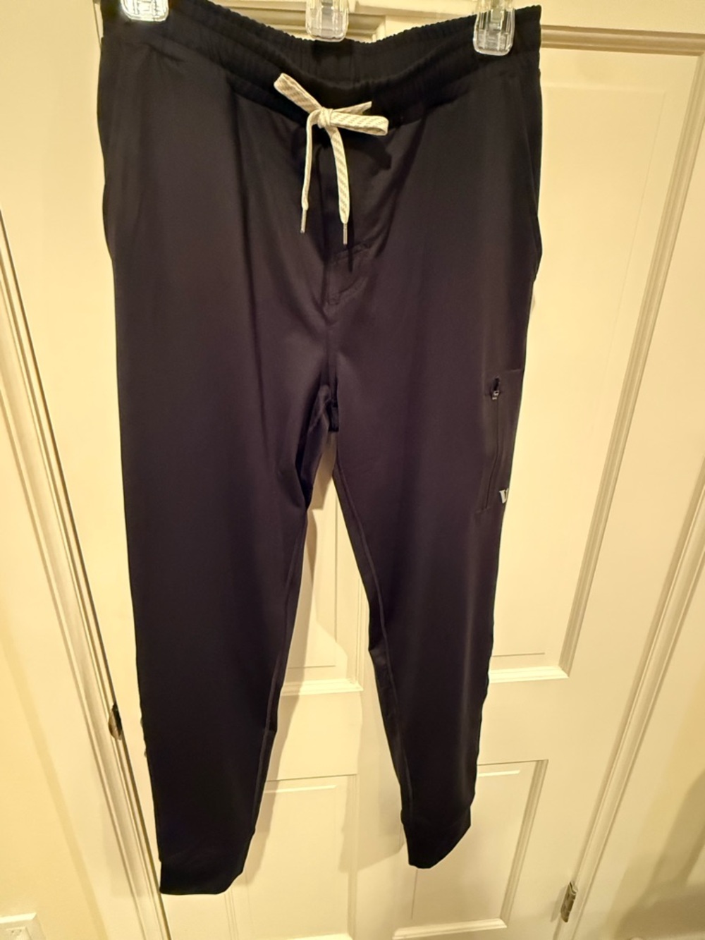 NWOT Men's Vuori Black Drawstring Sunday Performance Jogger Pants Small